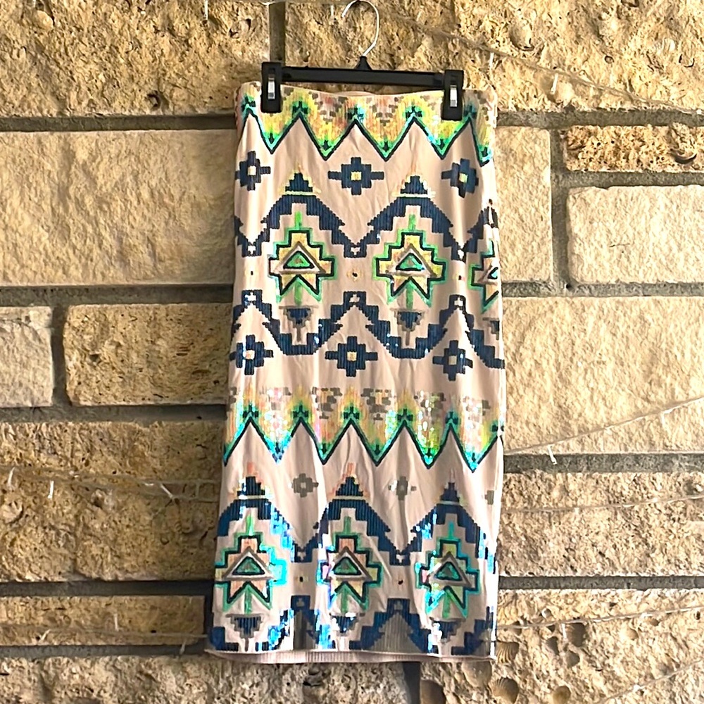 Beautiful bodycon, Express sequin, fitted skirt. Side zip. Size S.